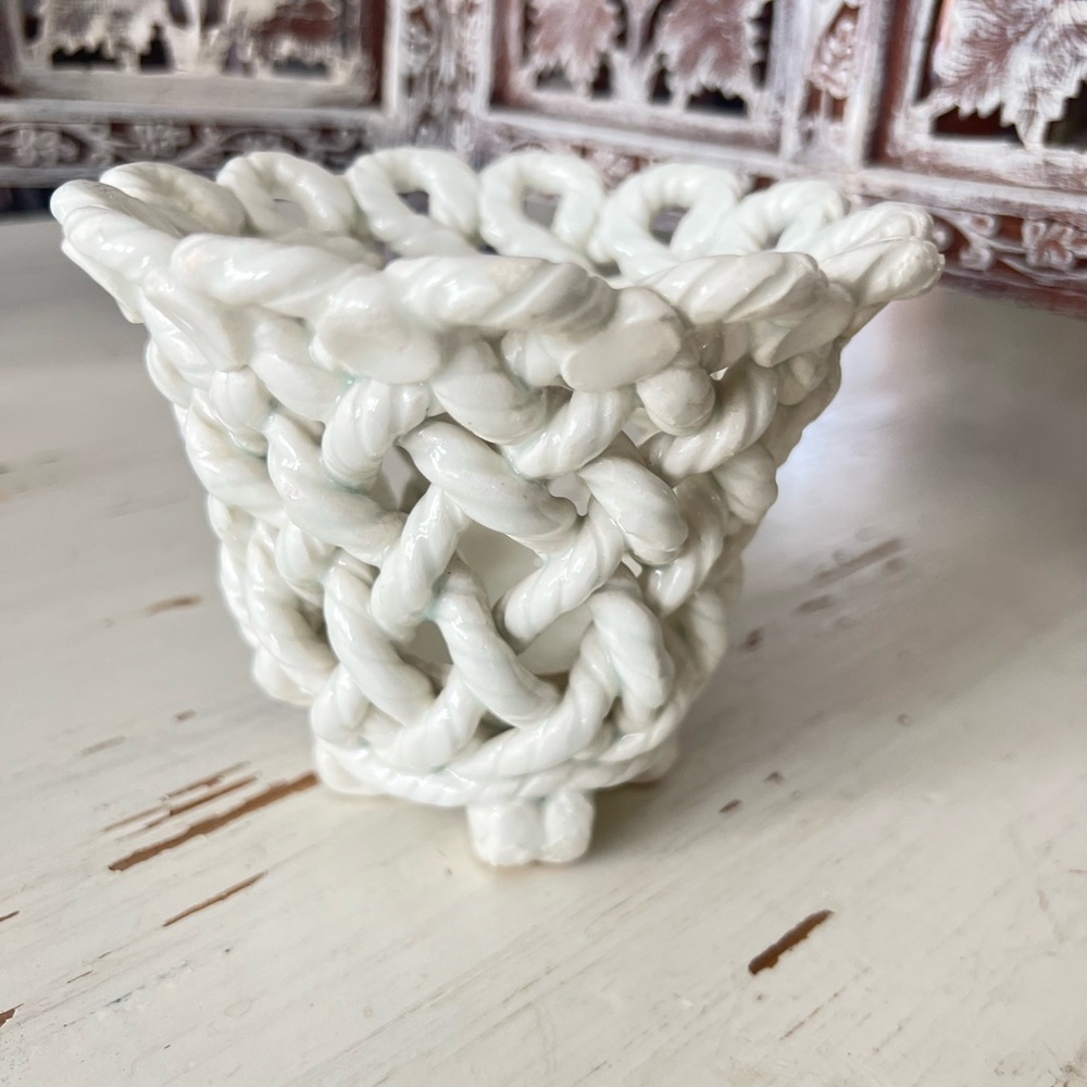 Elegant White Ceramic Woven Vase - Picture 5 of 6